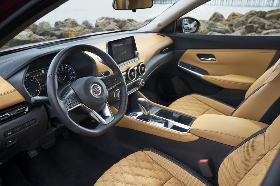 Интерьер Nissan Sentra SL 2020 года  (NA) (фото 2 из 13)